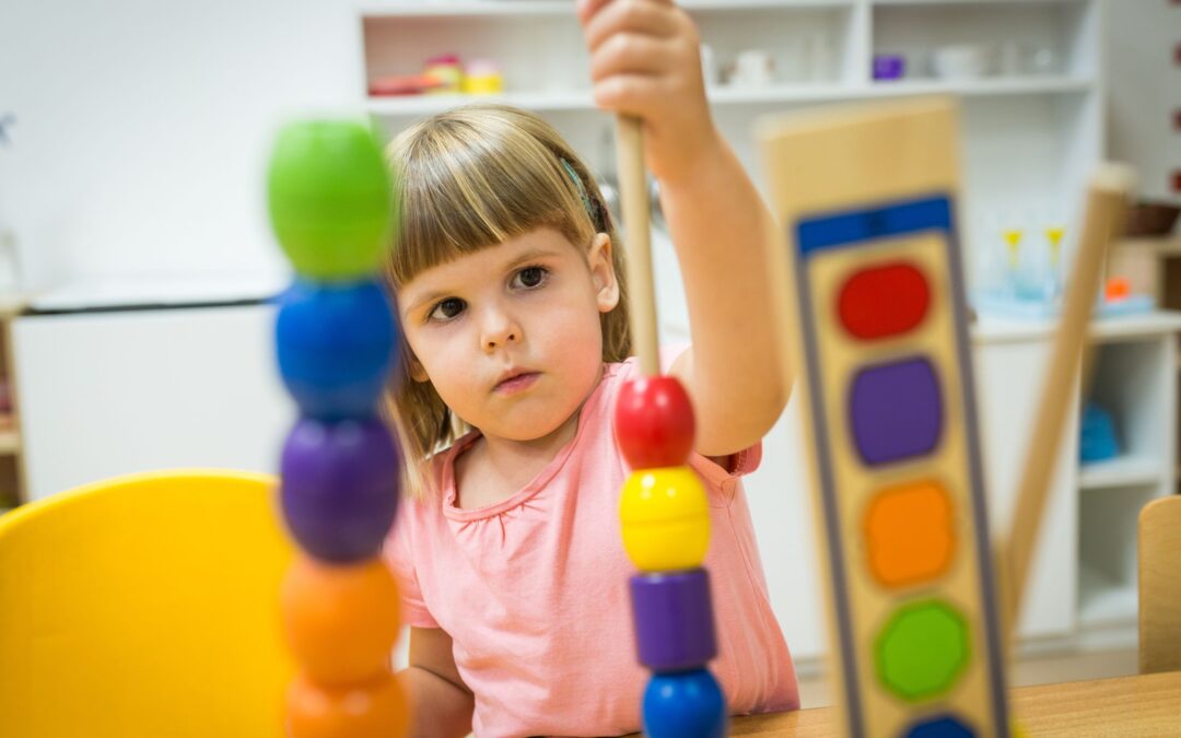 Funções Executivas no Autismo: quando a criança sabe fazer, mas não consegue fazer sozinha